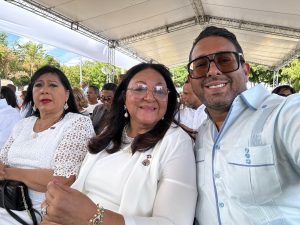 Monumento a la Biblia sobresale en Santo Domingo Este