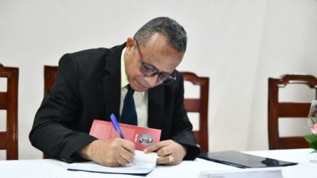 Pablo Vicente publica libro sobre la democracia en los partidos Pablo Vicente publica libro sobre la democracia en los partidos