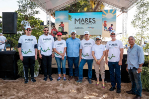 Entidades promueven el reciclaje limpiando playa de Güibia