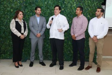 Cámara de Comercio Hermanas Mirabal reconoce a Claudio Martí