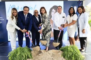 Vicepresidenta de RD inaugura construcción obra de salud