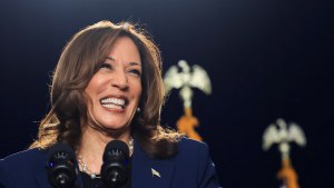 EE.UU: Kamala Harris se acerca a los votantes latinos indecisos