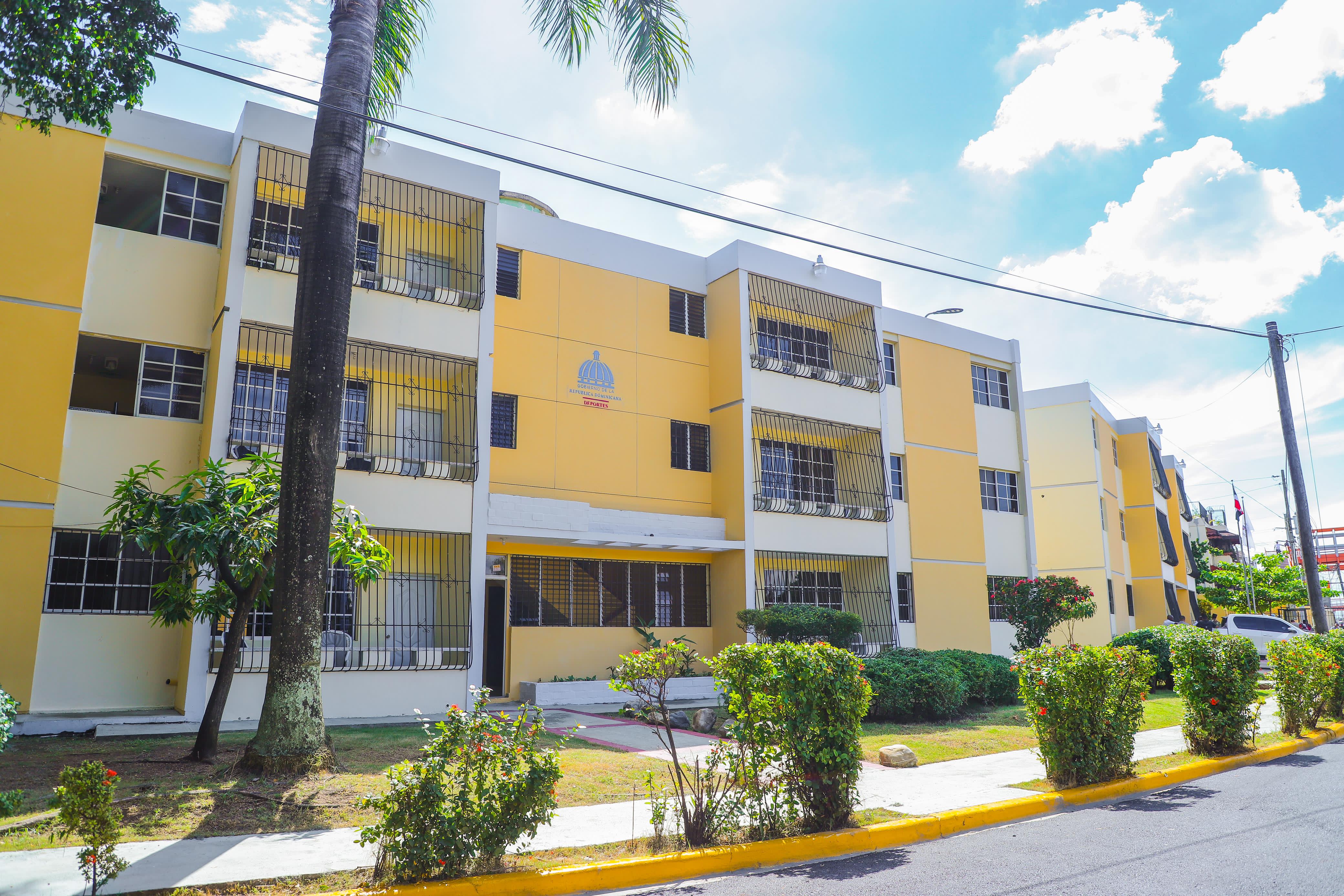 Presidente entregó este sábado 227 apartamentos y otras obras imagen
