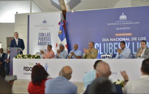 Presidente dominicano anuncia construcción 45 polideportivos