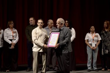 Cultura reconoce la trayectoria teatral del actor Basilio Nova