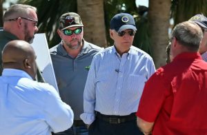 Biden visita zonas devastadas por el huracán Helene en la Florida