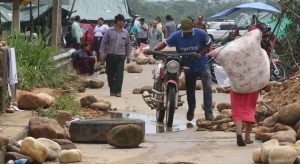 BOLIVIA: Seguidores de Evo bloquean rutas en su defensa