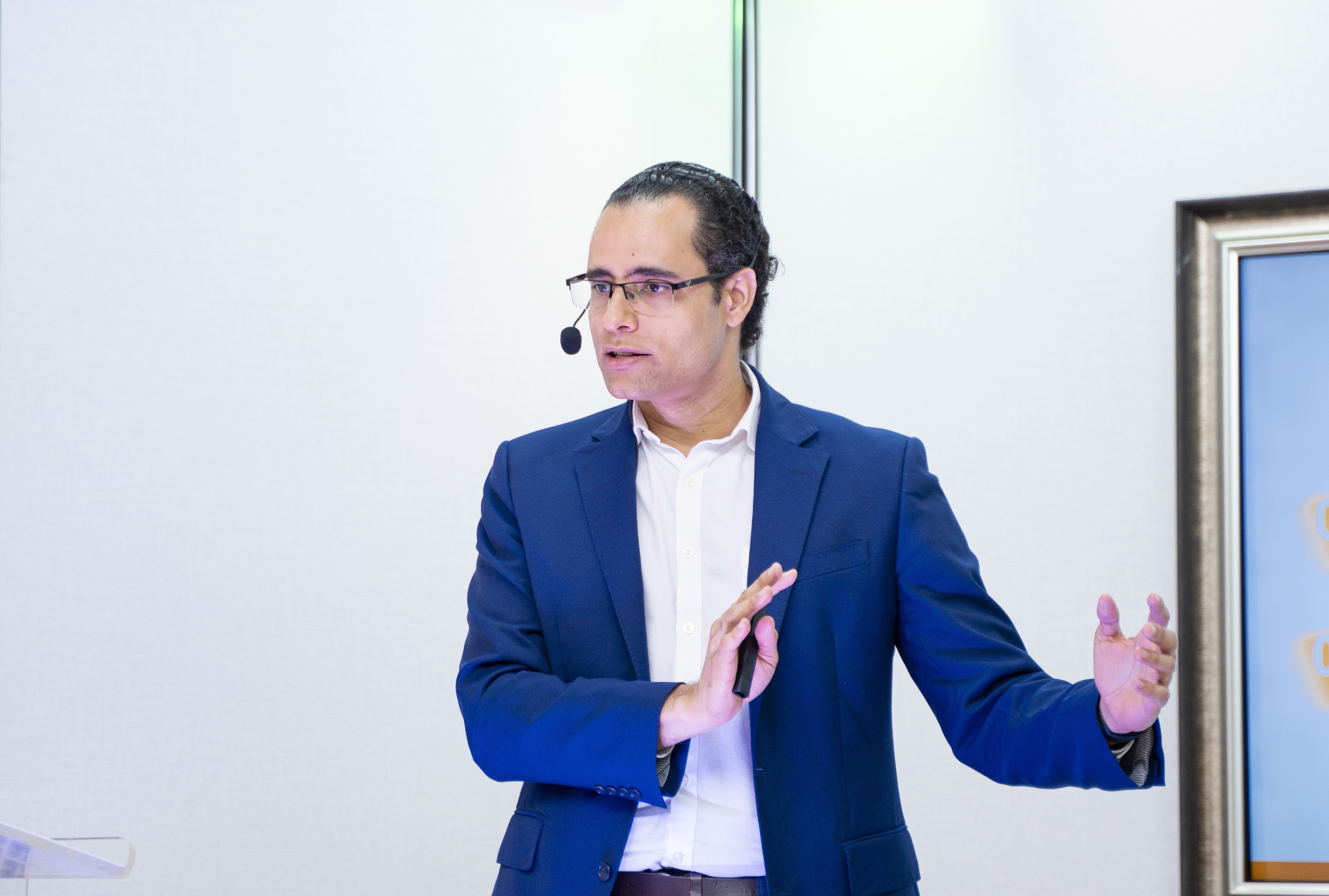 Exministro dice solución de la RD es reducir la evasión fiscal imagen