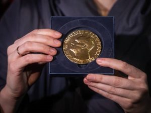 Este viernes un Nobel de la Paz para tiempos de guerra