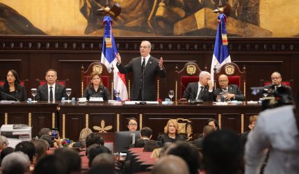 Constitución reduce diputados e imposibilita segunda reelección