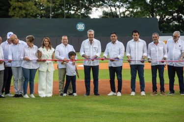 Presidente inaugura remozado estadio José Briceño, de P.Plata