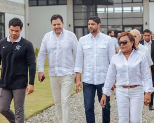 Senador Gustavo Lara Salazar visita academias de beisbol