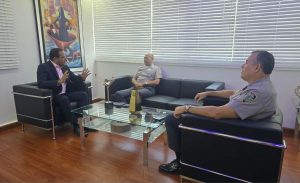 Director de la Policía visita el Grupo de medios Hilando Fino