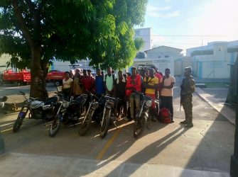 Apresaron 26 indocumentados en 5 motocicletas en Dajabón