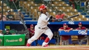 Leones sigue invicto en beisbol dominicano; Licey vence a Toros