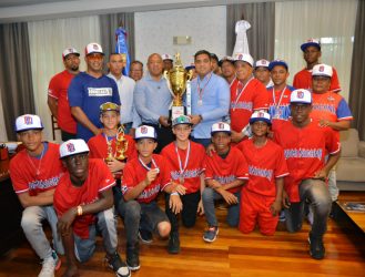 Ministro Deportes resalta buen desempeño del béisbol U-12