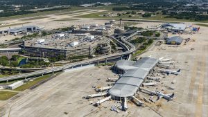 FLORIDA: Diez aeropuertos cerrados por el huracán Milton