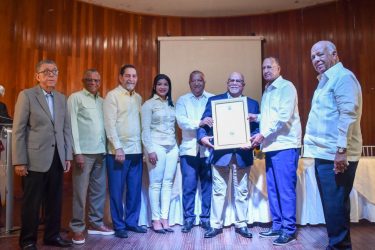 SAN CRISTOBAL: Decenas asisten homenaje a Julio César Mateo