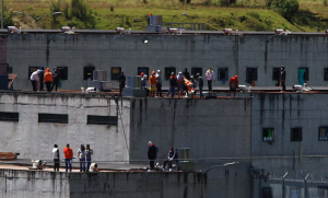 ECUADOR: Pelea en cárcel deja 15 presos muertos y 14 heridos