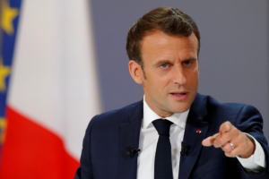 Macron acusa a los haitianos de haber destruido a su propio país