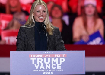 EU: Trump nomina a Pam Bondi para el cargo de fiscal general