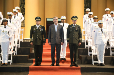 Abinader encabeza graduación cadetes de la Academia Militar