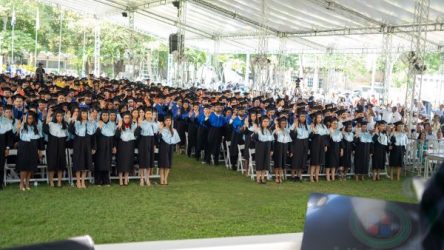 La UNPHU gradúa 824 nuevos profesionales en S. Domingo y LV