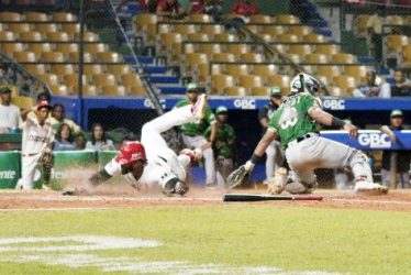 Leones siguen primero en beisbol de la RD; Licey y Aguilas ganan