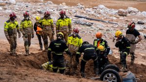 ESPAÑA: Tras hallazgo otros 3, suben a 217 muertos por DANA