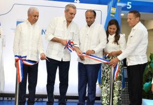 Presidente Abinader inaugura oficina del Banreservas en Cotuí