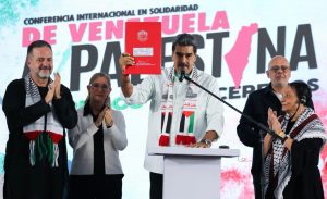 Maduro firma ley ordena prisión  30 años por promover sanciones