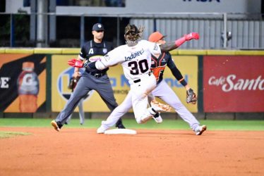 Leones ganan y siguen primero; Aguilas y Licey obtienen triunfos