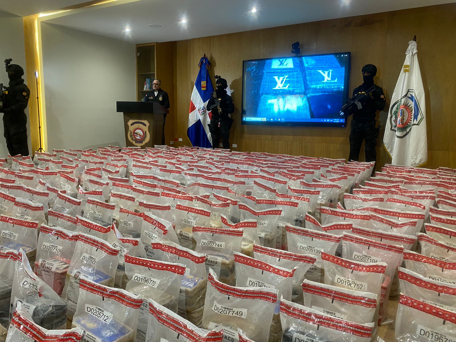 Decomisan 2.2 tns. de cocaína; mayor cargamento en historia RD imagen