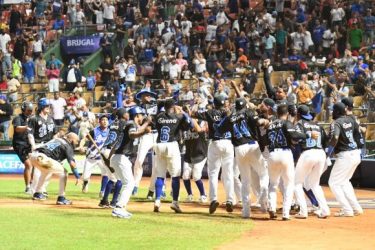 Estrellas destronan a Leones del primero; Licey y Gigantes ganan