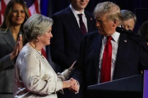 Trump elige a Susie Wiles como jefa del gabinete en Casa Blanca