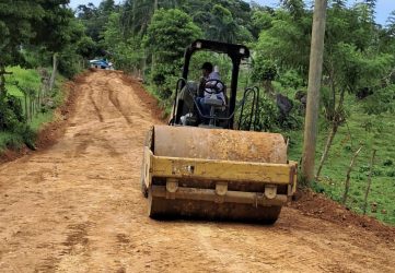 Obras Públicas trabaja en zonas dominicanas anegadas por lluvias