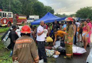 Accidente de minibús en la autopista Duarte deja 12 heridos