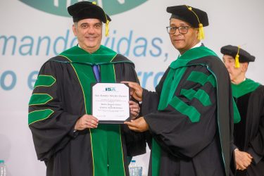 Presidente de RD recibe Honoris Causa en Ciencia Agroindustrial