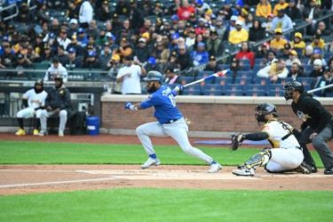 Aguilas continúan dominio sobre Licey en serie Titanes del Caribe