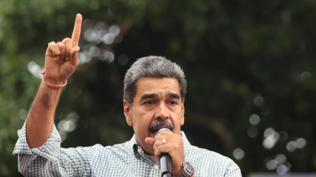 Maduro dice Machado está en Colombia en busca de dólares