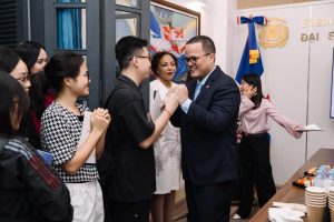 Embajada RD en Vietnam entrega premios sobre las Mirabal