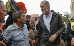 Lanzaron barro a los Reyes  en la zona de España afectó temporal