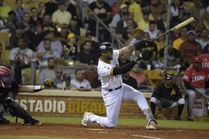 Águilas remontan ante Leones; Gigantes vencen a Estrellas