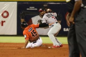 Estrellas vencen a Gigantes en beisbol dominicano y va líder