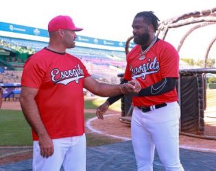 Estelar Franmil Reyes quiere la corona con Leones del Escogido