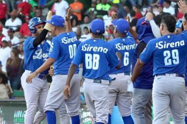 Estrellas clasifican a semifinal beisbol; Licey y Gigantes ganan