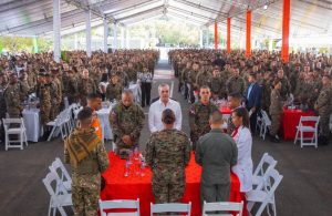 Abinader agradece a militares y policías sus servicios por la paz