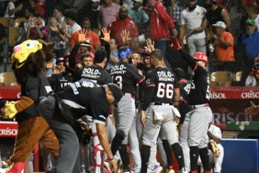 Leones y Gigantes en la pelea por clasificar; Estrellas vencen Toros