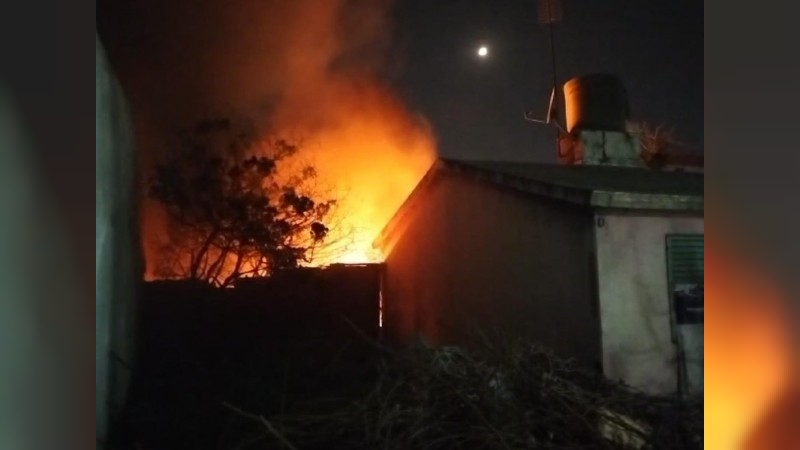 S.Cristóbal: Tres niños mueren calcinados al incendiarse casa imagen