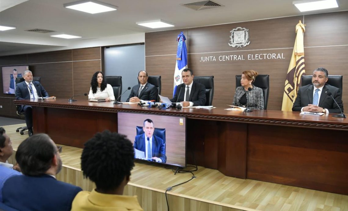 La JCE ratifica directores Registro Civil, Elecciones y de Informática imagen